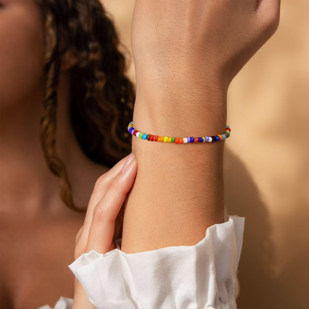 Set 2 Brățări Damă – Brățară cu Litera L și Brățară cu Mărgele Colorate, Accente Aurii