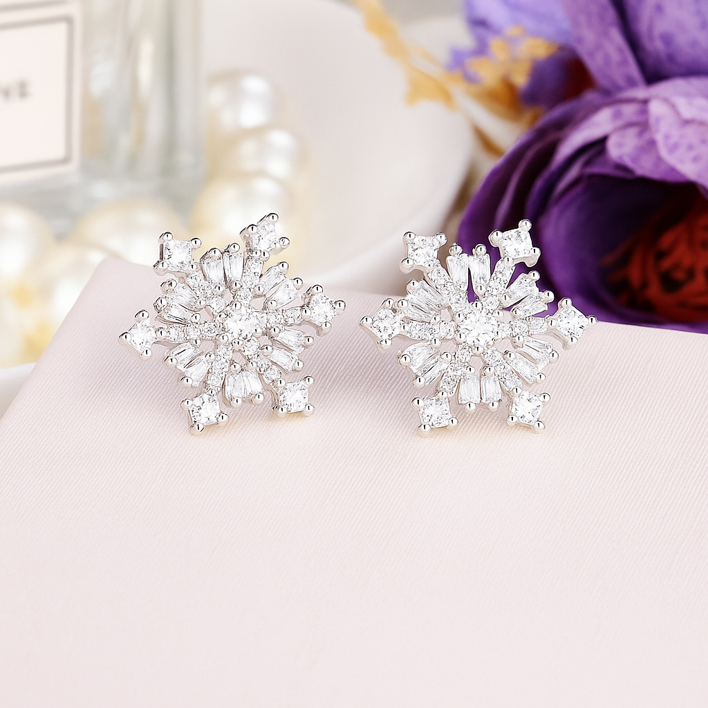925 Silver Stud Earrings – Elegant Snowflake Flower Shape with Sparkling Cubic Zirconia