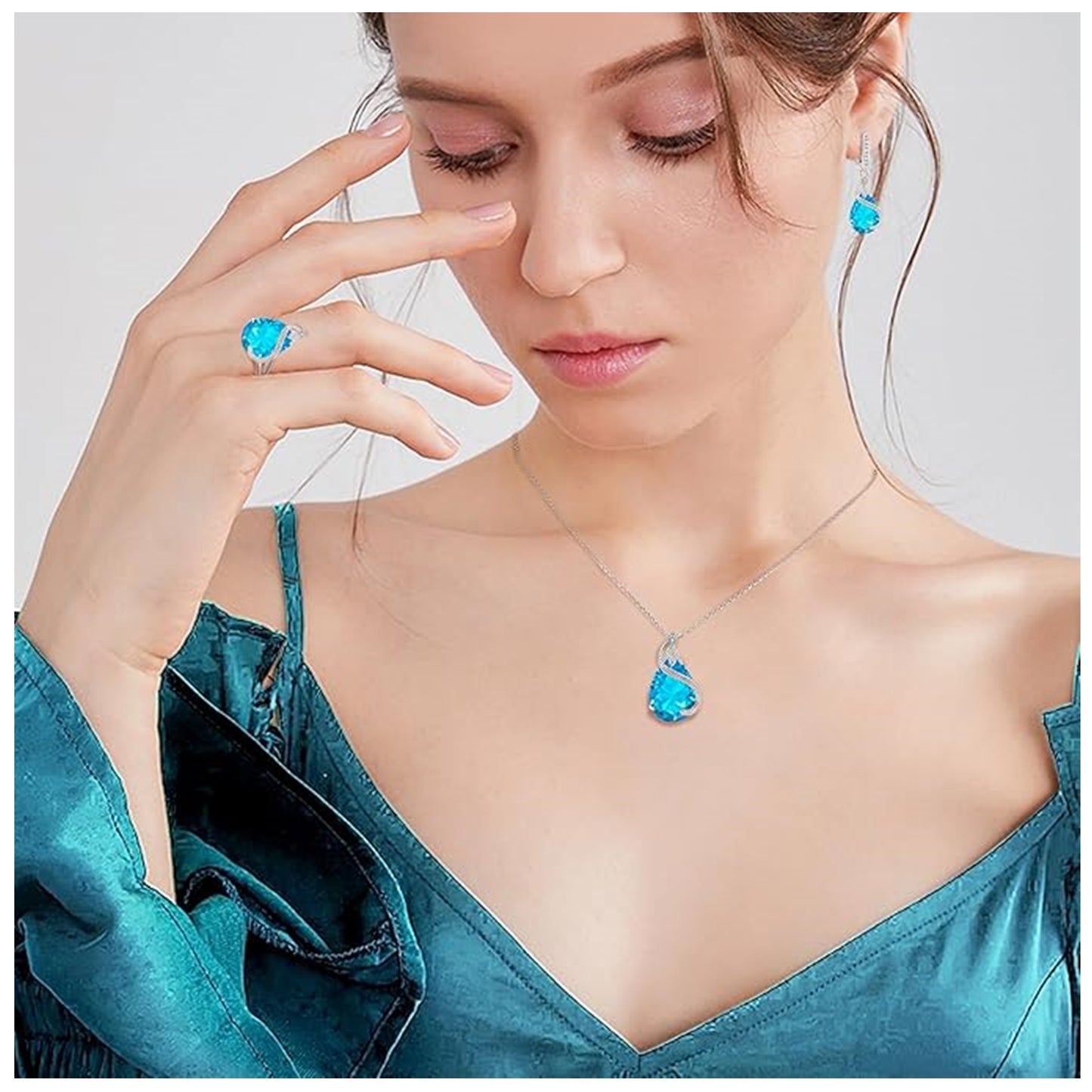 Set Glamour cu 4 Piese – Colier cu Pandantiv, Cercei, Brățară Tennis și Inel Deschis cu Zirconiu Transparent, Ton Argintiu, pentru Nuntă sau Petrecere