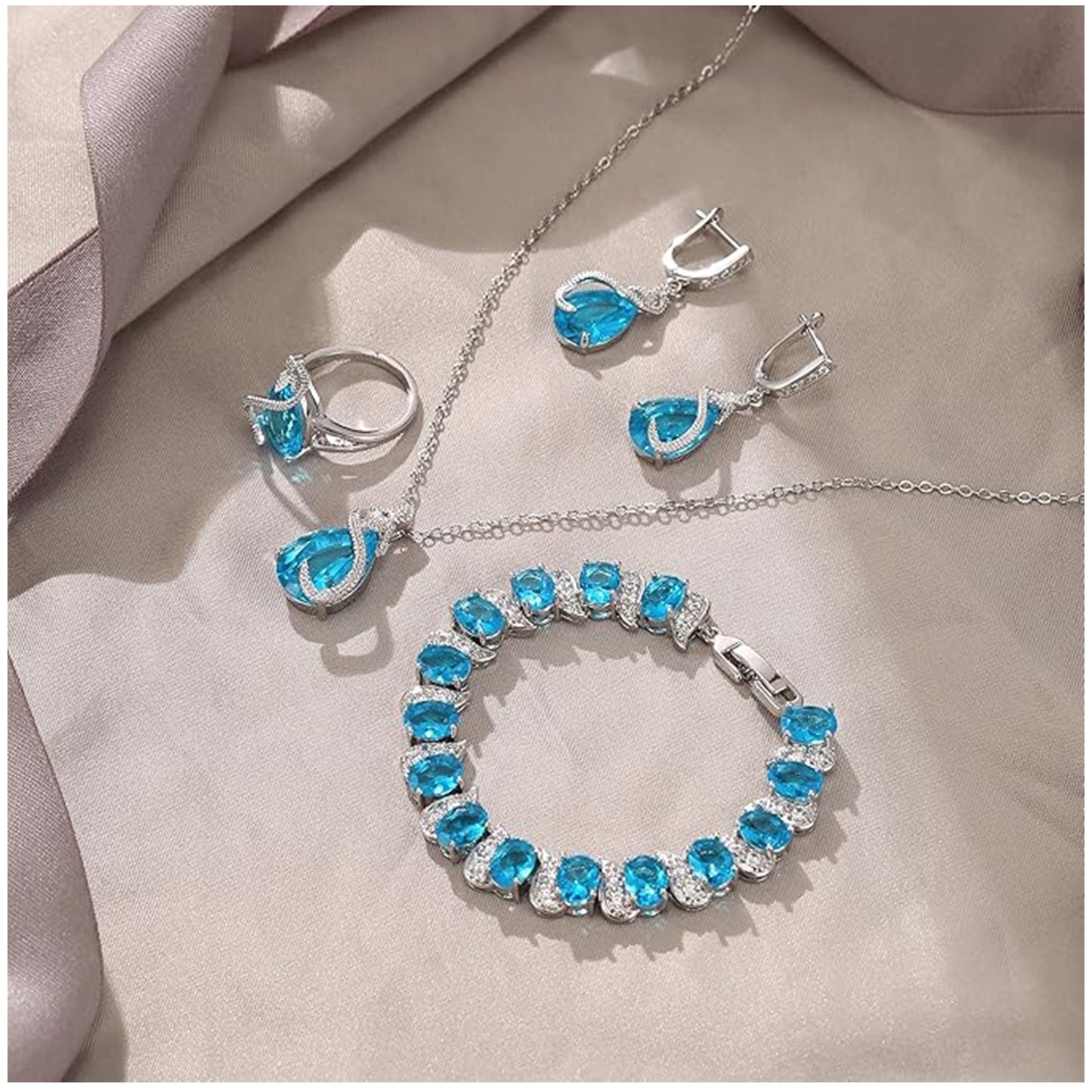 Set Glamour cu 4 Piese – Colier cu Pandantiv, Cercei, Brățară Tennis și Inel Deschis cu Zirconiu Transparent, Ton Argintiu, pentru Nuntă sau Petrecere