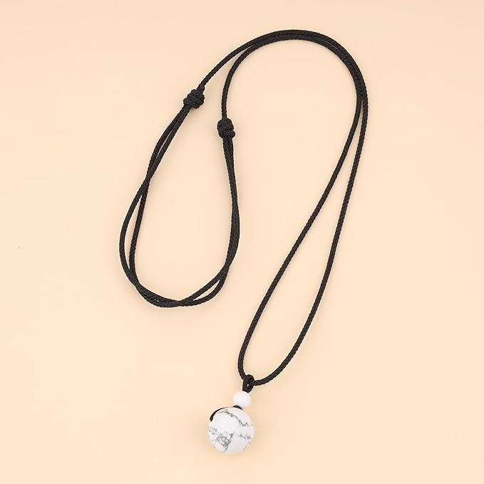 Ketting met Natuurlijke Howliet Parel Hanger – Verstelbaar Nylon Koord