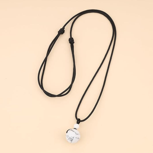 Colier cu pandantiv sfera din howlit natural – Șnur reglabil din nylon