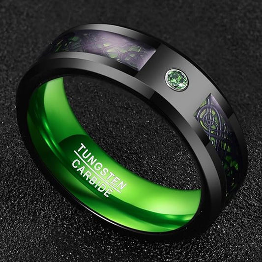 Herenring met Keltische Draak – 8mm Groen Bicolor Tungsten met Koolstofvezel en Zirkonia