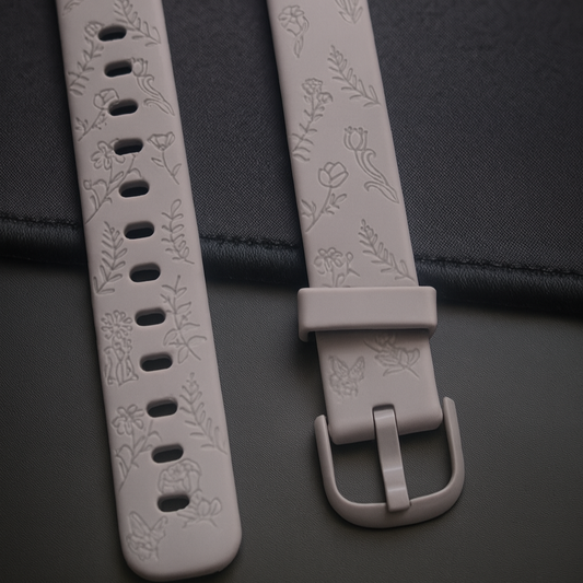 Zachte siliconen horlogeband met gegraveerde bloemen – compatibel met Fitbit Luxe, maat S, kleur taro paars, voor dames