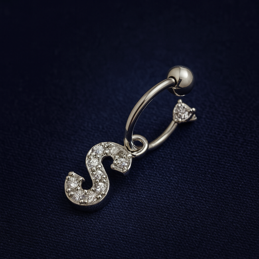Dames piercing met initiaal „S” en zirkonia – roestvrijstalen sieraden voor neus of oor (kraakbeen), zilverkleurig