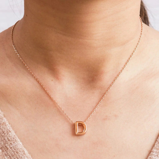 Ketting met rosegoud plating – letter ‘D’ met Zircondia® kristallen, lengte 43 cm + 5 cm verlenger